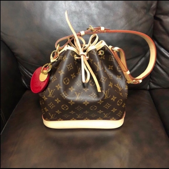 LOUIS VUITTON TRUNK Bag Charm - Picture 7 of 16